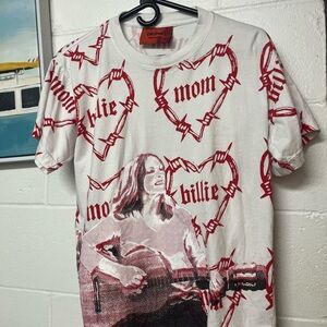 Billie Eilish "Mom <3" t-shirt, made of organic cotton